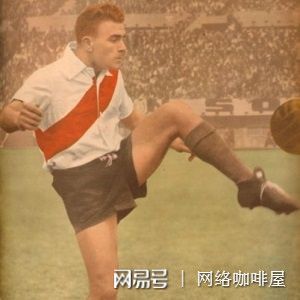 足球历史最好中锋_足球中锋历史排名_中锋足球历史好的球员