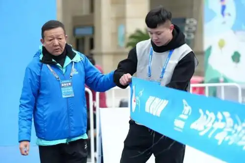 马拉松事件的县委书记_马拉松县委书记坠亡_马拉松 县长
