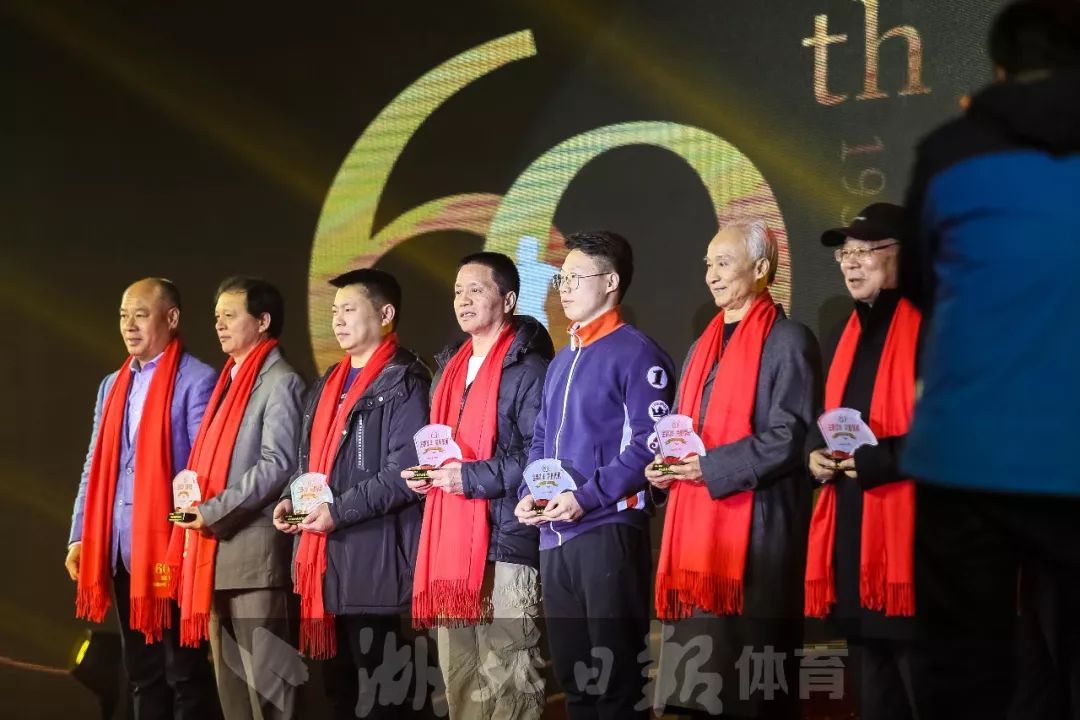 体操运动员娱乐圈_体操员健身明星男的有哪些_体操健身员明星男