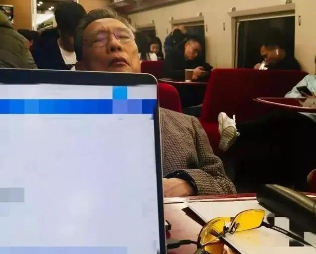 贾静雯女儿游泳视频_钟南山女儿游泳冠军_伦敦奥运会游泳女冠军是谁
