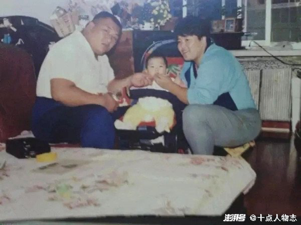 举重冠军高植物_举重冠军举重的最高斤_举重冠军高笑艳