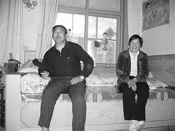 图一：刘春红的父母 本版照片均由记者李夫杰摄