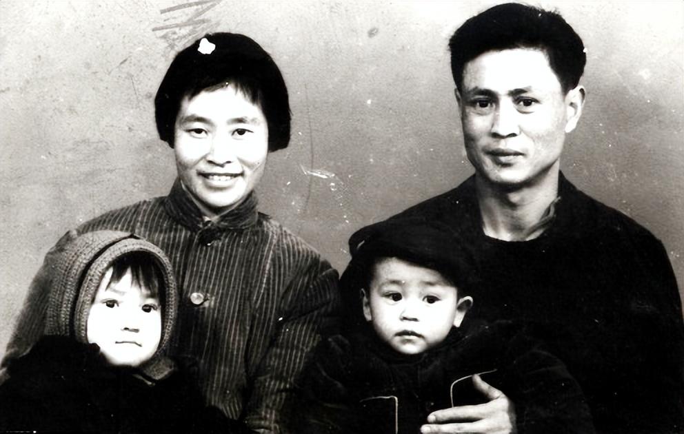 游泳运动员拖鞋_游泳冠军拖鞋是谁的_游泳拖鞋什么牌子好