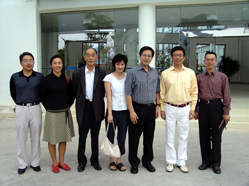 游泳冠军拖鞋是谁的_游泳拖鞋什么牌子好_游泳运动员拖鞋