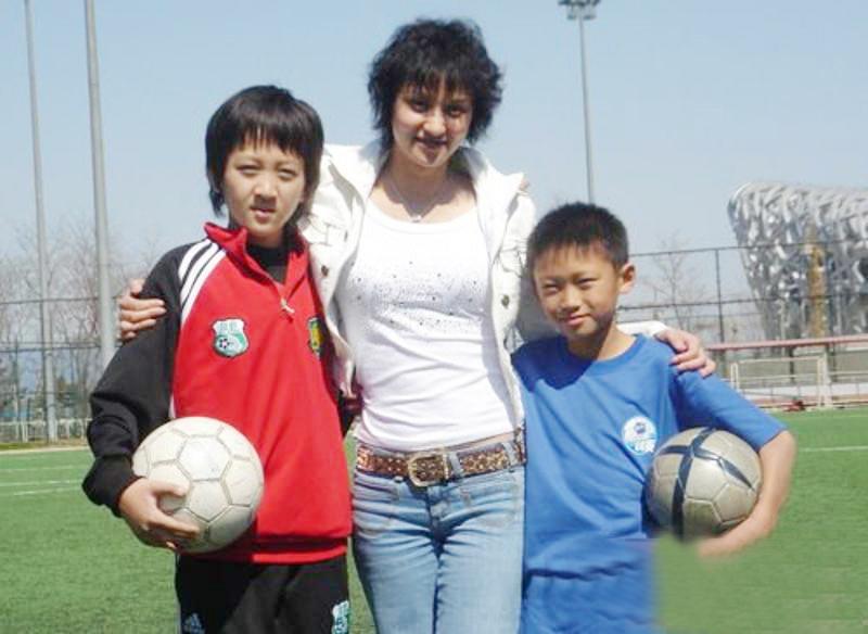 游泳运动员拖鞋_游泳拖鞋什么牌子好_游泳冠军拖鞋是谁的