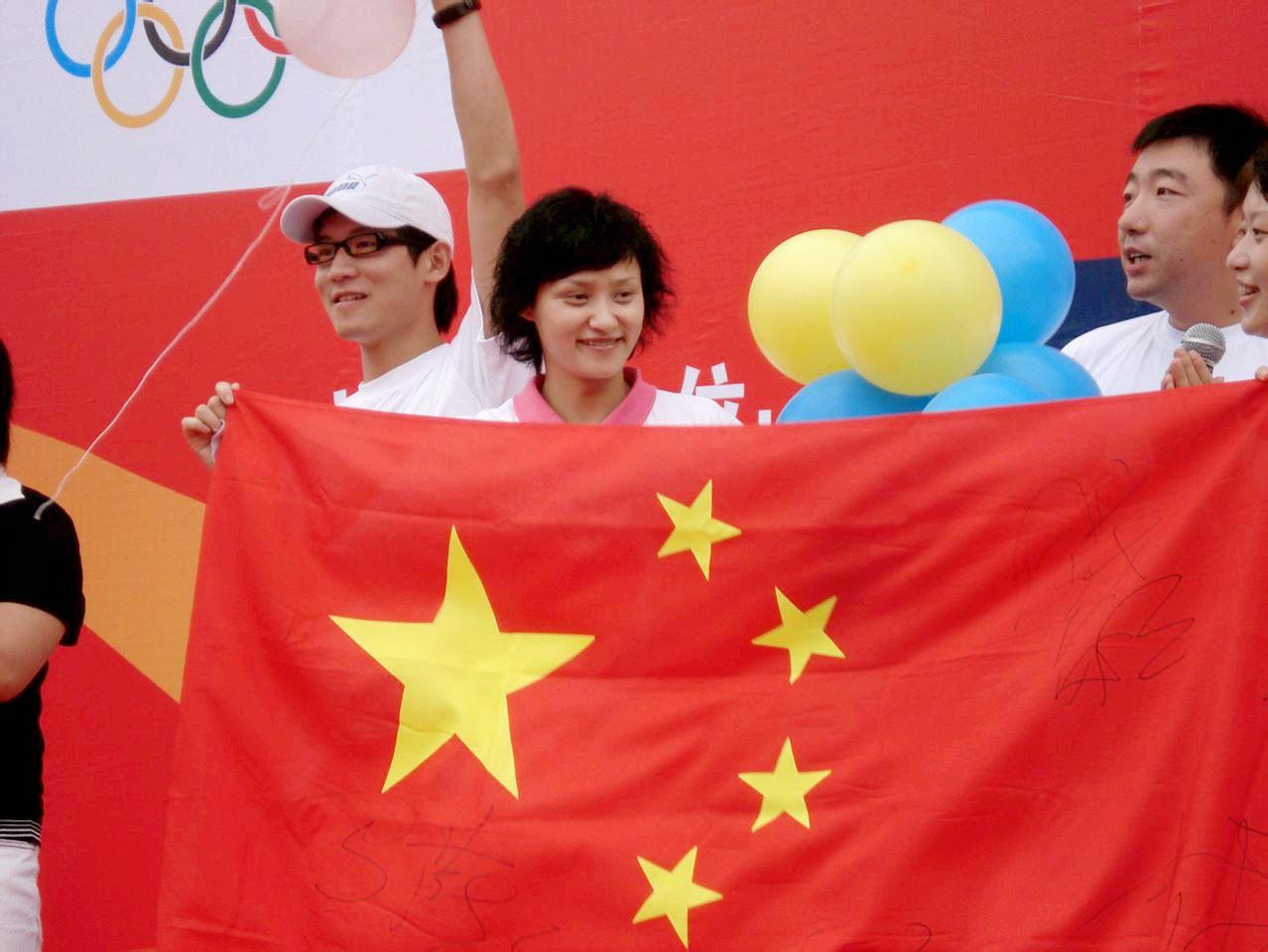 游泳拖鞋什么牌子好_游泳运动员拖鞋_游泳冠军拖鞋是谁的