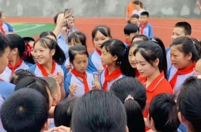 游泳奥运冠军女_奥运游泳女选手_女儿的游泳老师是奥运冠军