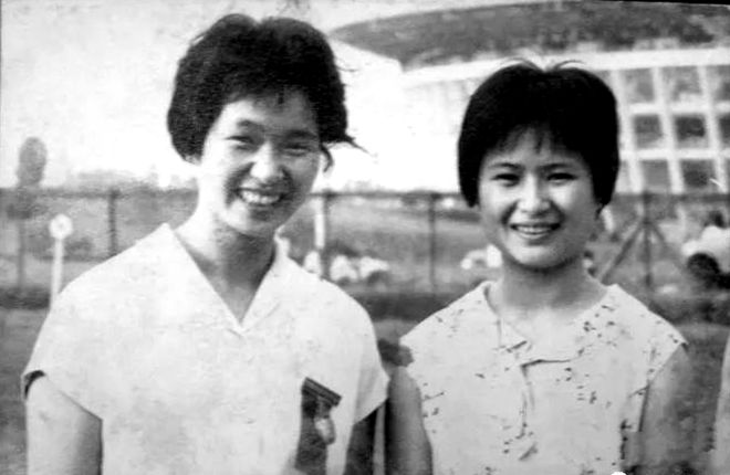 女儿的游泳老师是奥运冠军_游泳奥运冠军女儿老师是谁_游泳冠军女孩