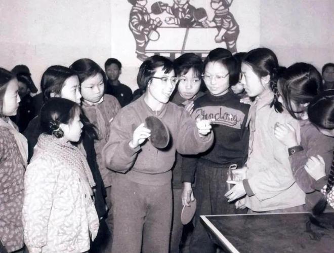 女儿的游泳老师是奥运冠军_游泳冠军女孩_游泳奥运冠军女儿老师是谁